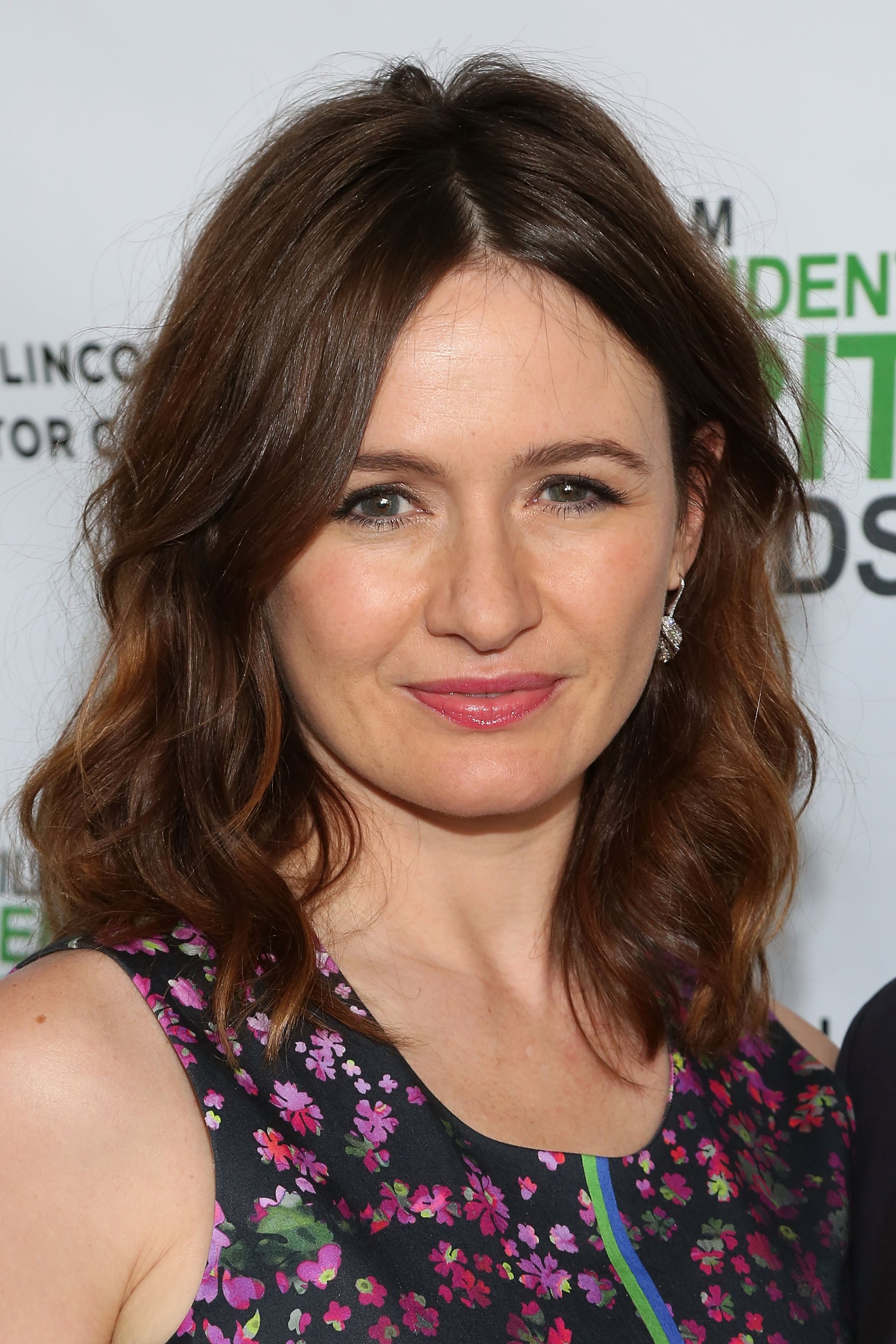 How tall is Emily Mortimer?